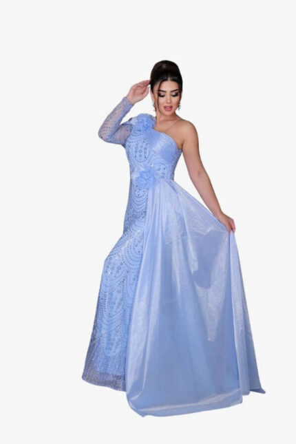 rochie sirenă bleu cu voal amplu